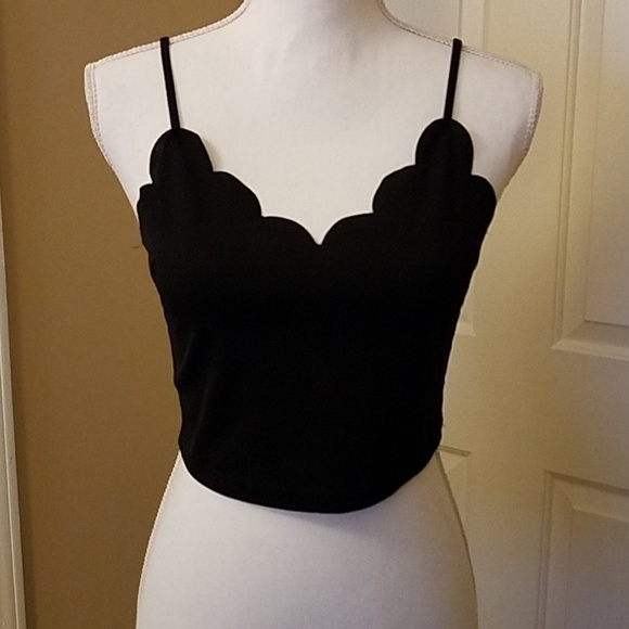 Cami crop top with belted short pant set! - Picture 6 of 7